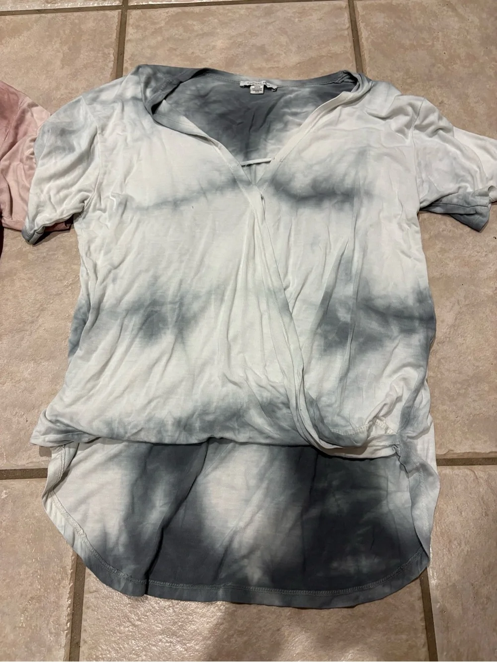 American Eagle Women's medium Tie-Dye V-Neck Surplice Top - Pink and Gray lot